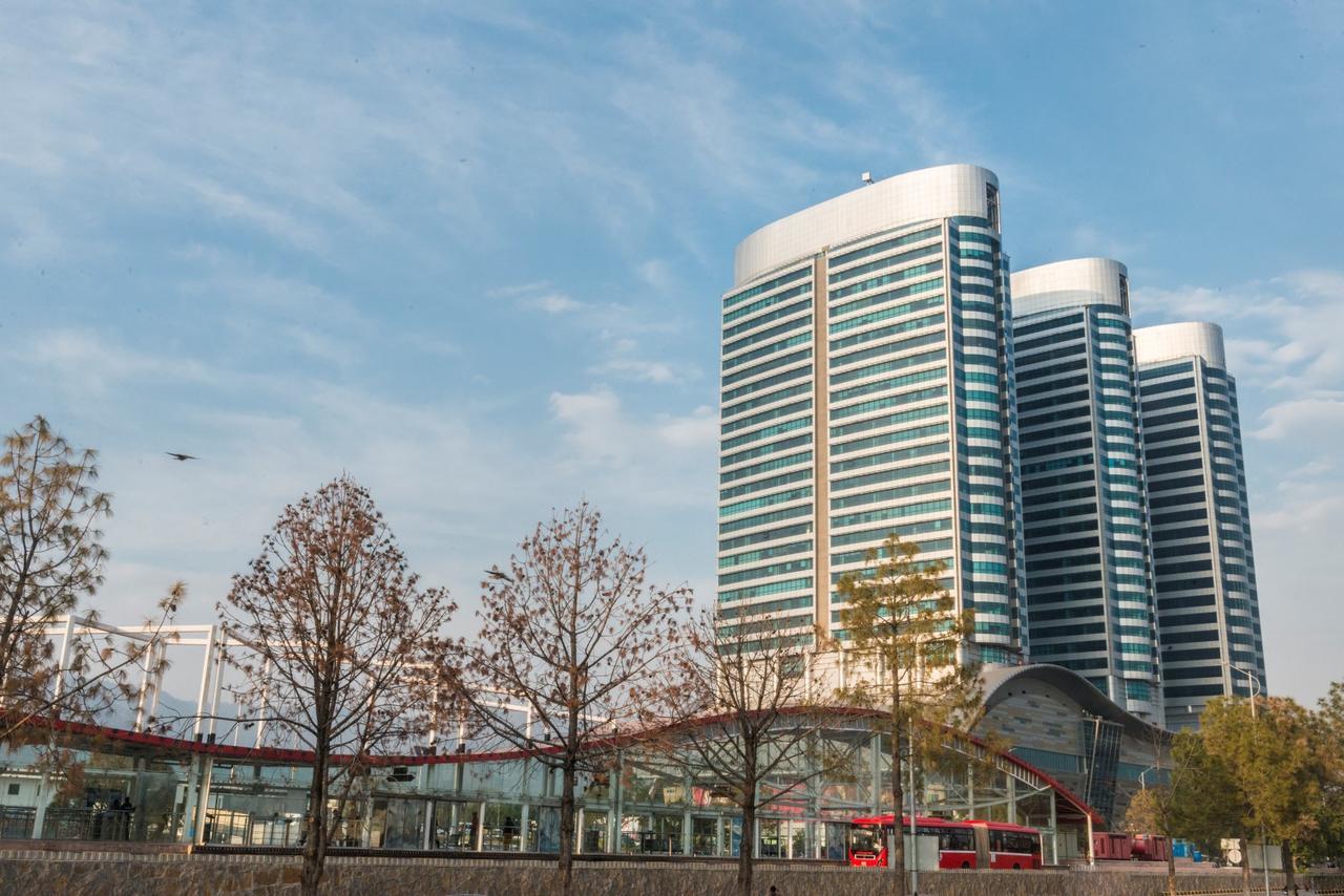 Centaurus Hotel Suites Исламабад Экстерьер фото